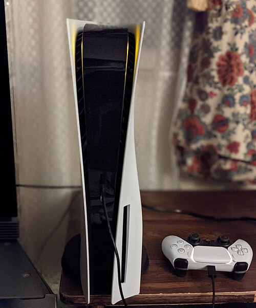 PlayStation 5 con su mando DualSense